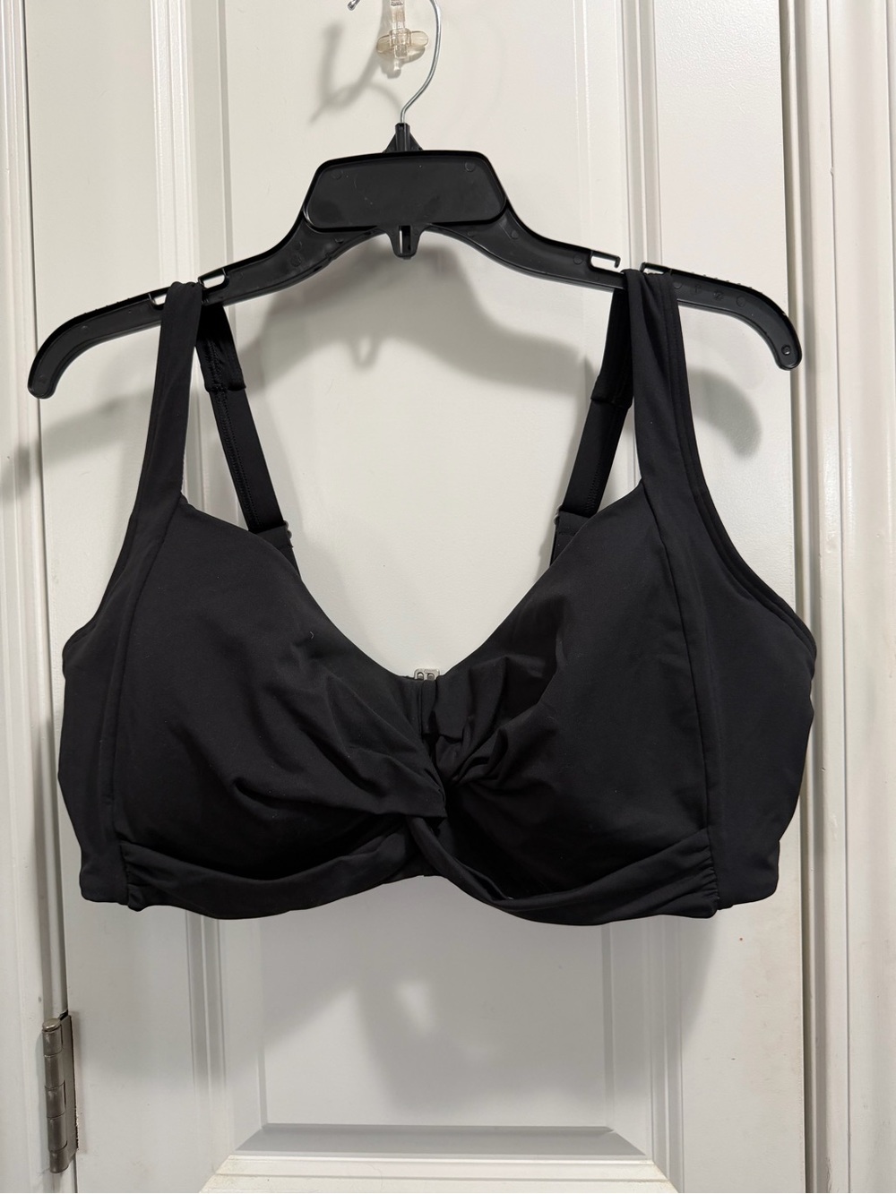 Black Women's underwire Twist-Front Bikini Top